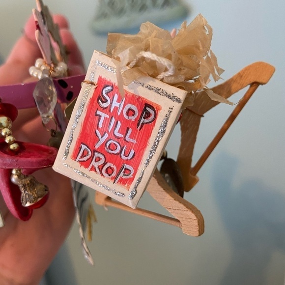 KAREN Rossi Fanciful Flights "Born To Shop" Christmas Mobile Ornament Vtg - Picture 5 of 7